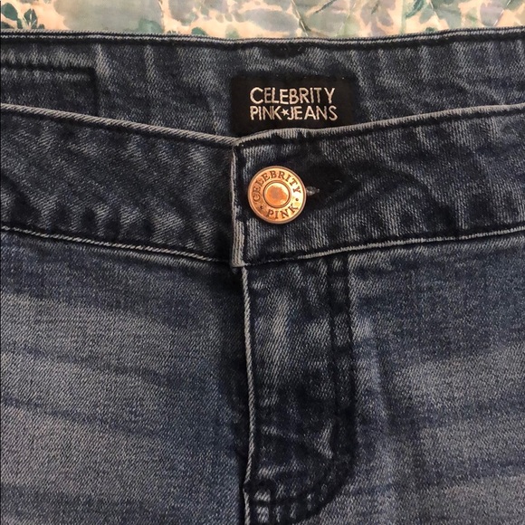 Size 7 denim shorts - Picture 4 of 4